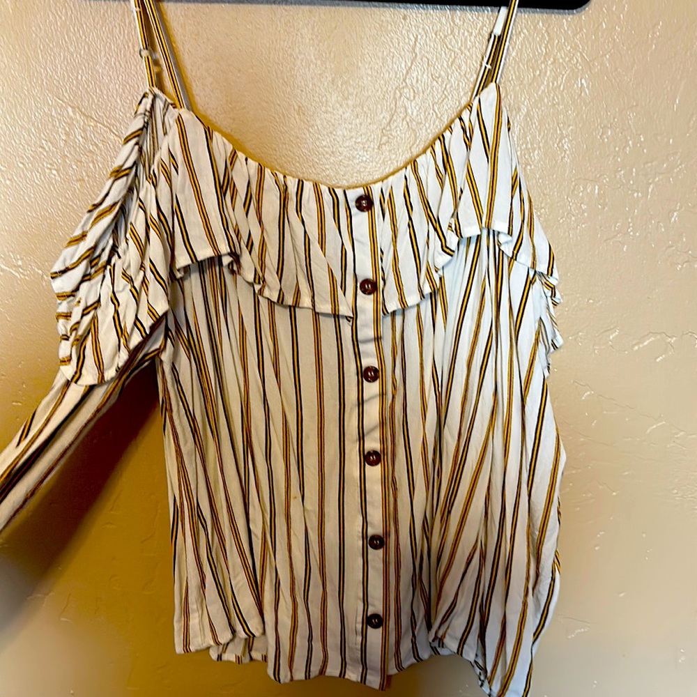 Cold shoulder top